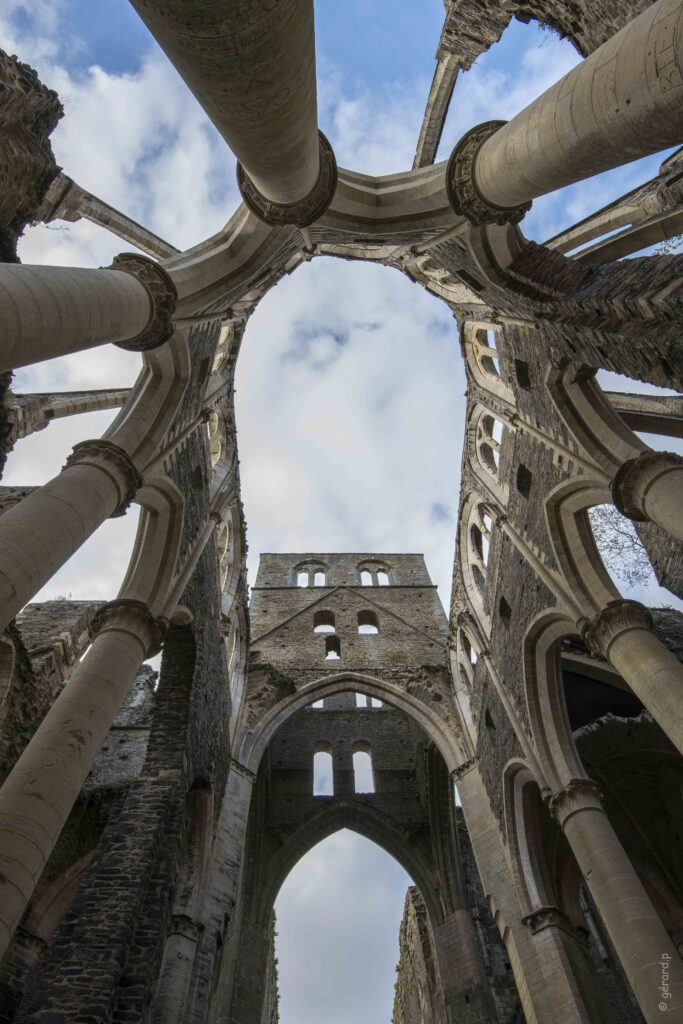 Choeur de l'église abbatiale vu du sol