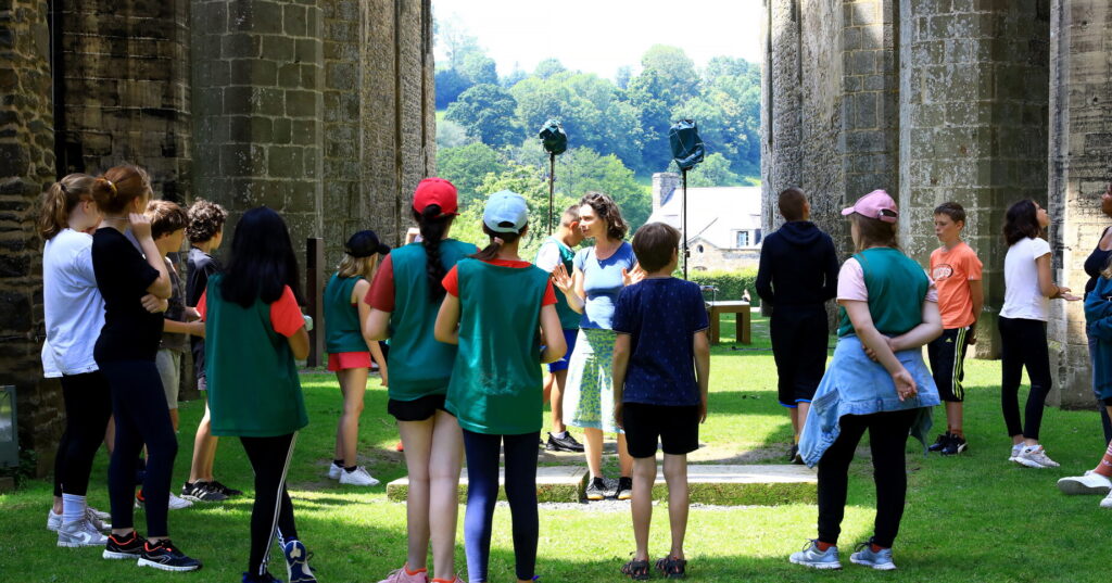 Visite scolaire dans l'église abbatiale