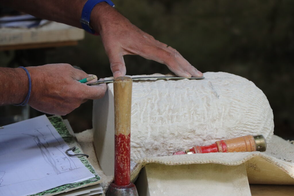 Atelier taille de pierre à l'abbaye de Hambye