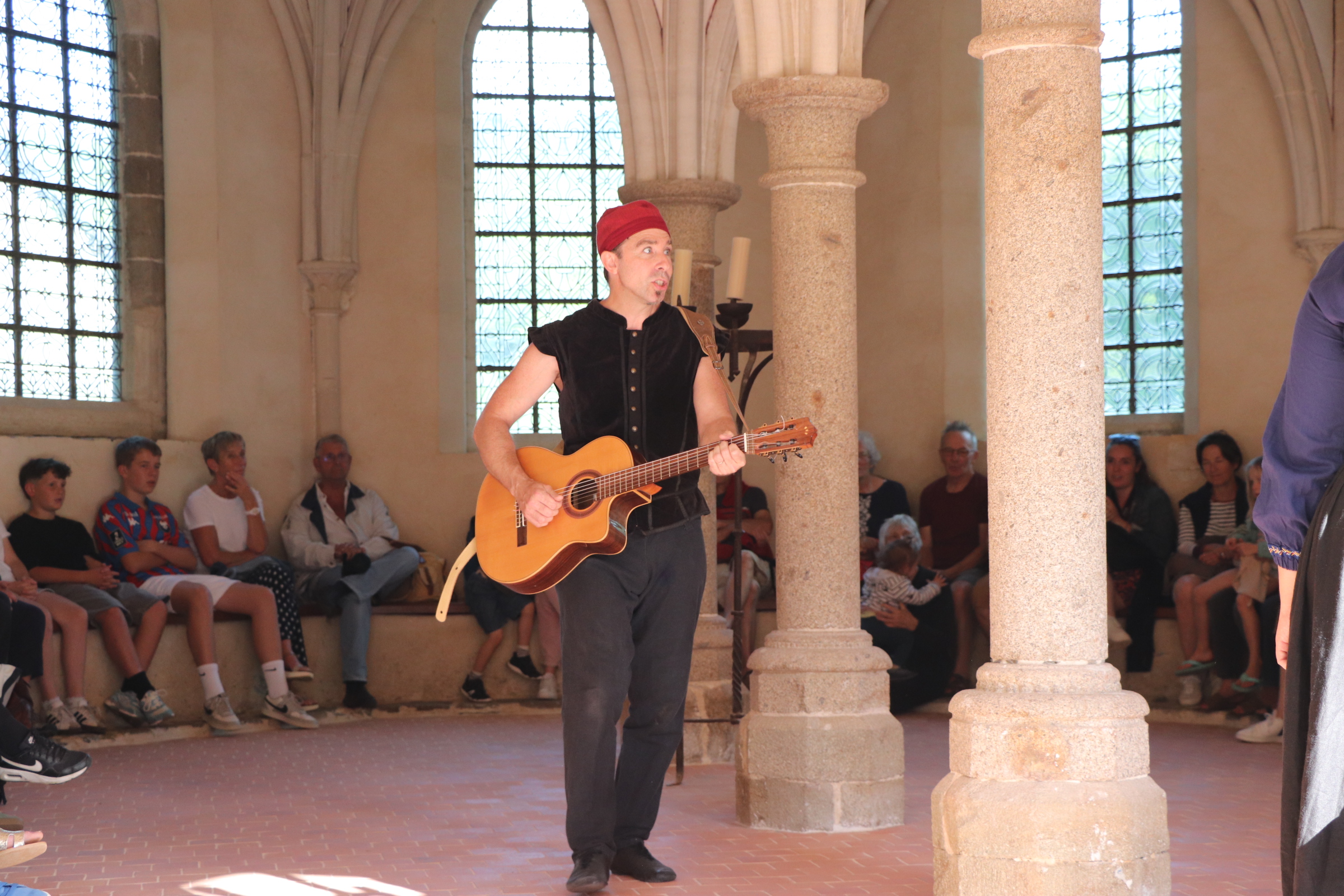 Bertrand Lestrelin dans la salle du chapitre lors du spectacle du 30 juillet 2026